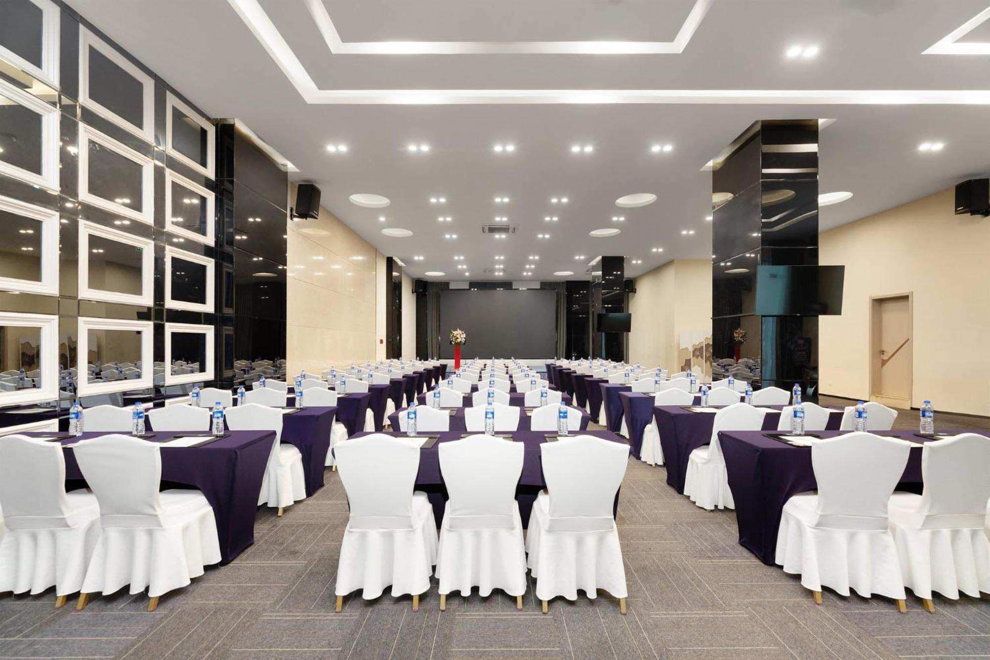 Holiday Inn Express Chengdu Wuhou By Ihg-Wuhou Temple And Jinli Esterno foto